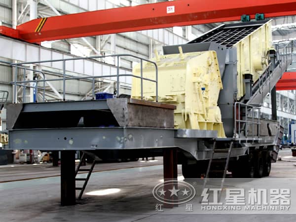 移動大型破碎機(jī)側(cè)面圖
