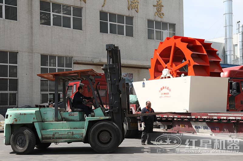 洗沙機(jī)裝車、準(zhǔn)備發(fā)貨