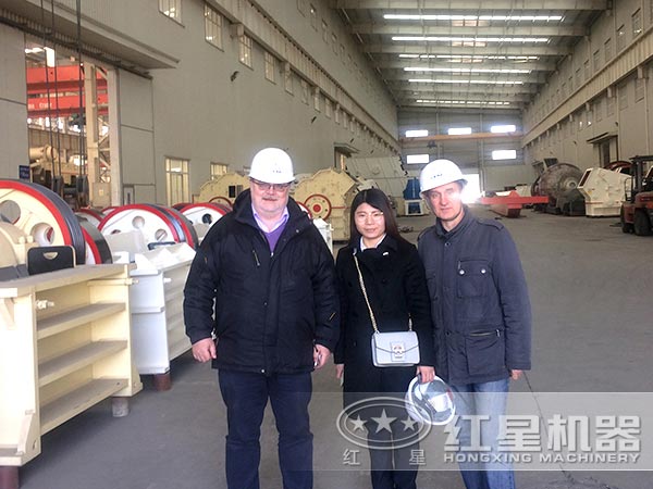 客戶來廠區(qū)考察設備