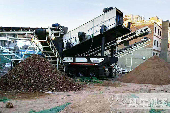 湖南福建客戶移動(dòng)破碎機(jī)現(xiàn)場